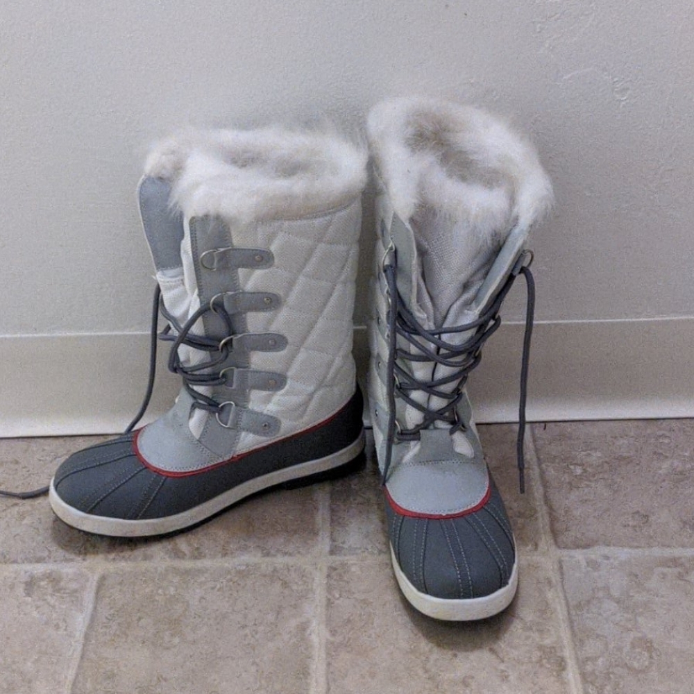 Snow boots